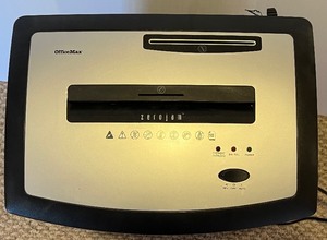 lot 489 image: Office Max Paper Shredder