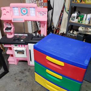 Step 2 Kids Play Kitchen & Sterilite 3-Drawer Organizer