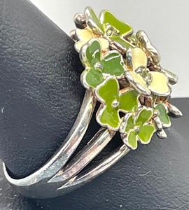lot 47 image: Designer SD Ireland Sterling Silver Peridot Flower Clovers Shamrock Ring