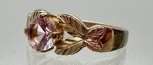 lot 3 image: Lovely 10k and Cubic Zirconia Ring