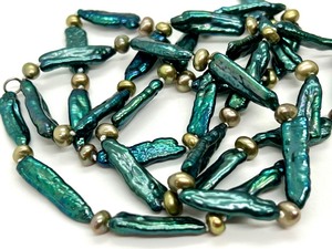 lot 78 image: Lovely Sterling and Dyed Freshwater Pearl 34 Necklace