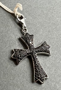 lot 89 image: Sterling and Black Spinel Cross Pendant