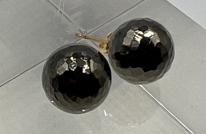 lot 122 image: 14k Hematite Earrings