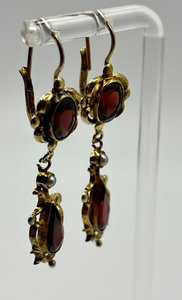 lot 116 image: Garnet and Pearl Earrings