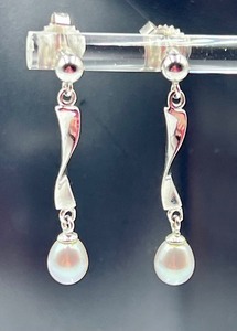 lot 106 image: Sterling and Freshwater Pearl Earrings