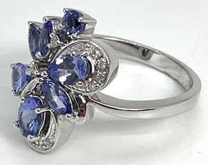 lot 156 image: Sterling Silver Ring with Brilliant Cobalt Blue Stones