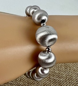 lot 214 image: Sterling Graduated Size Ball Bracelet