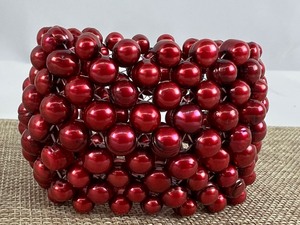 lot 142 image: Dyed Pearl Stretch Bracelet