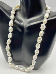 lot 133 image: Freshwater Pearl Necklace