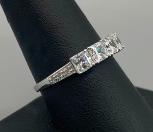 lot 200 image: Striking 14k Gold Cubic Zirconia Ring