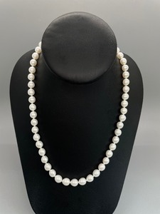 lot 192 image: Barbra Bixby Sterling Silver and 18K Gold Cultured Freshwater Pearl Necklace