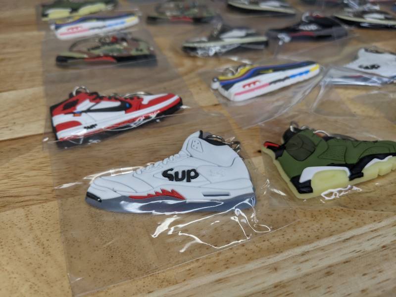 lot 40A image: Collection of 25 Brand New Nike and Jordan Shoe Sneaker Keychains Retro Air Max X