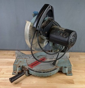 lot 115 image: Vintage Delta Type II 10 Compound Miter Saw K