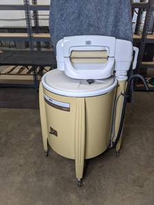 lot 29 image: Vintage Montgomery Ward- Wringer Washer K