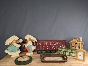 lot 223 image: Collection of Wooden Decor for Your Home of Cabin Table Clocks, Plaques with Sayings, Wooden Rabbit Figurines H