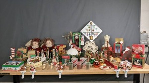 lot 225 image: Large Collection of Christmas Decorations, Many by Avon & Christmas Around the World H