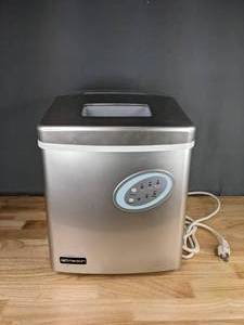 lot 213 image: Emerson Portable Ice Maker IM90T H