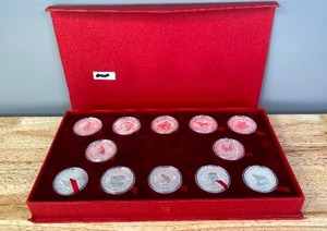 lot 4 image: 1999-2010 Australian .999 Silver Lunar 12 - 1oz. Coin Set in Case K