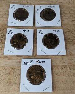 lot 125 image: Three Minted 2000P and Two Minted 2000D Sacagawea Coins K