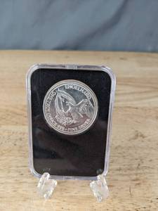 lot 74 image: 1985 1 Troy Oz. .999 Fine Silver Engelhard Prospector (Eagle Reverse) Silver Round Coin K