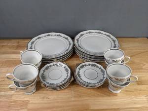 lot 244 image: Set of 24 Black & White Fine Porcelain China in Tuxedo by Queen Anne from Bavaria, Germany M