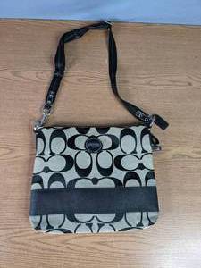lot 284 image: Coach Signature Stripe Bag M