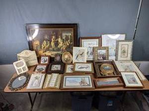 lot 276 image: A Collection of Various Decorative Wall Art and Mirrors  M