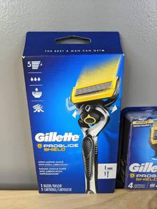lot 82A image: Brand New Gillette Proglide Shield Razor Handle with 13 Blades X