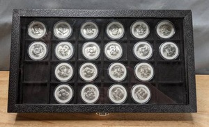 lot 13 image: (20) Twenty 1962 Franklin Silver Half Dollar Coins (Uncirculated) Plus Case  K