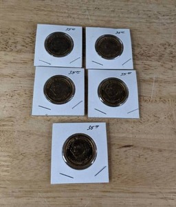 lot 88 image: Set of (5) 2007 George Washington Presidential Golden Dollar Coins K
