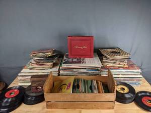 lot 729 image: HUGE Collection of Vinyl Records Queen, The Beatles, Elvis Presley, Pink Floyd, Donna Summer, Neil Diamond, Dick & DeeDee, Tchaikovsy, Andy Williams, Mary Wells, Kenny Rogers, Bob Dylan and Much More M