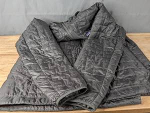 lot 17 image: NEW Mens Patagonia Nano Puff Hoody in Gray, Size 3XL  E