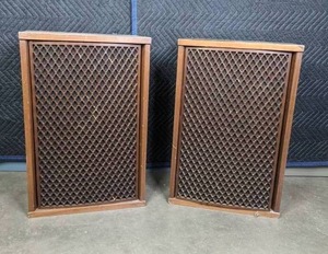 lot 739 image: Pair of Vintage Sansui Model SP-1700 Speakers M