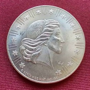 lot 3 image: 1 Oz. Silver Round