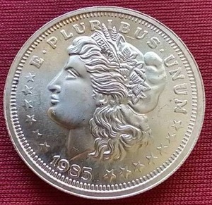lot 47 image: 1985 1 Oz. Silver Round
