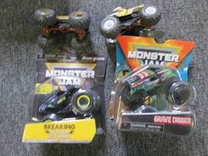 4 monster jam trucks ...