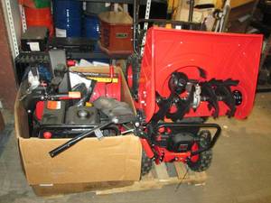 pallet of 3 snow blowers that are m...
