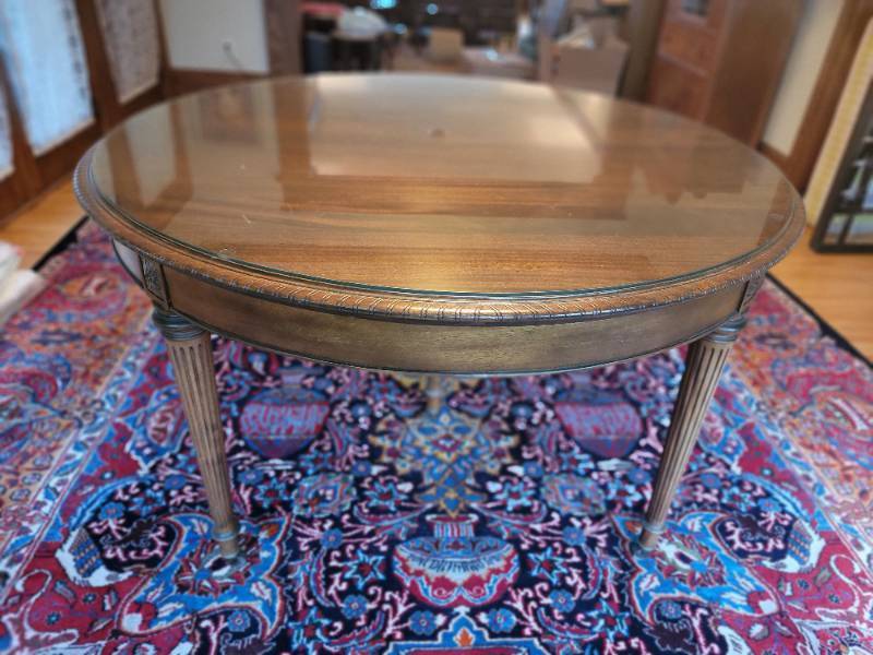 lot 29 image: Elegant Antique Solid Walnut Round Dining Table