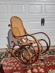 lot 5 image: Handsome Thonet Rocking Chair