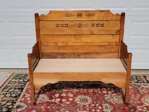 lot 31 image: Antique Spoon Carved Bedframe Bench