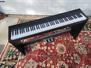 lot 10 image: Yamaha P-115 Electric Piano