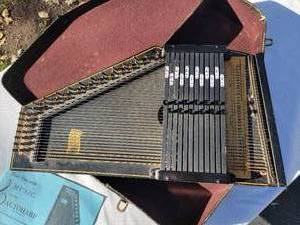 lot 125D image: Oscar Schmidt Auto Harp