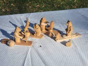 lot 90 image: Russian Folk Art Moving Bears