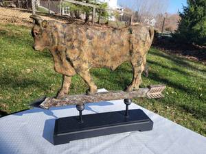 lot 116 image: Dcor Bull Weathervane
