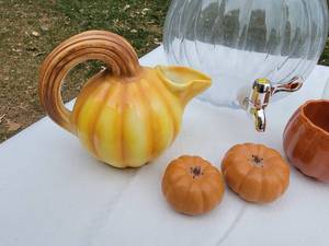 lot 173 image: Autumn Season Table Center Pieces
