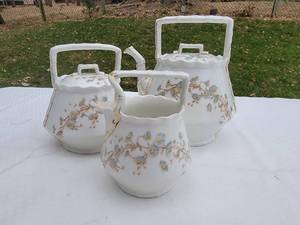 lot 110 image: Hand-Painted T&V Limoges Porcelain Set