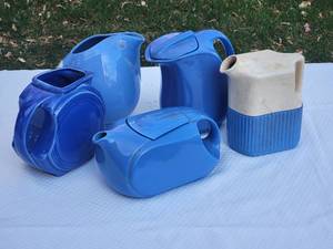 lot 88 image: Collection of Vintage Earthenware Serving Pitchers by The Hall China Co.