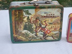 lot 129 image: Awesome Vintage Western Lunchboxes - Davy Crockett Lone Ranger