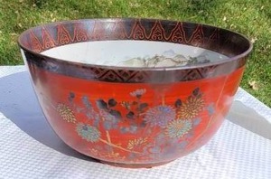 lot 21 image: Antique Japanese Kutani Eiraku Large Centerpiece Bowl