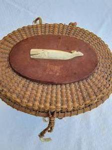 lot 119 image: Vintage Nantucket Basket Purse, as